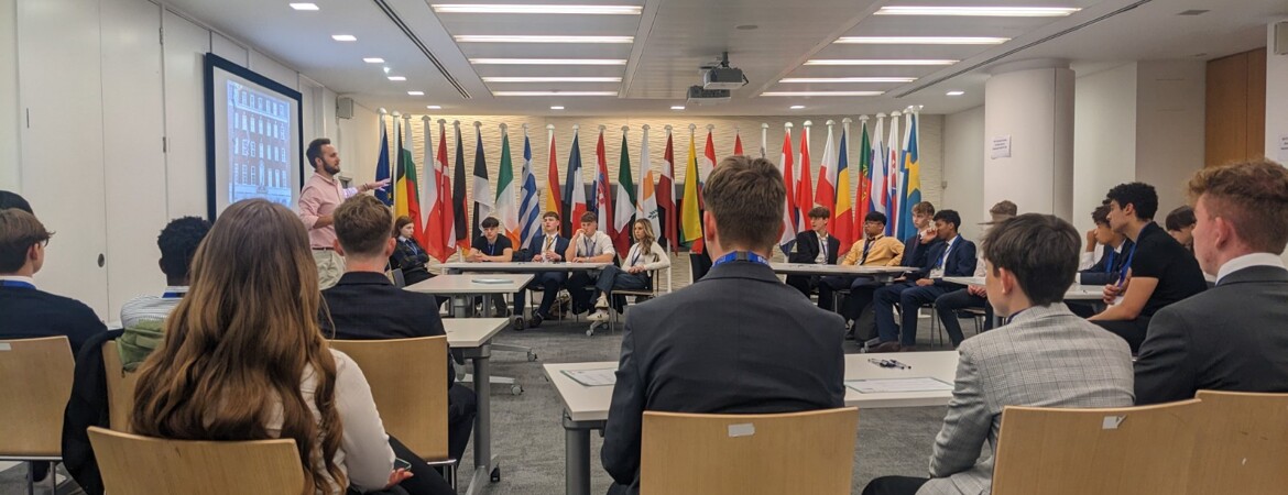 Year 12 A-Level Economics Students Visit London